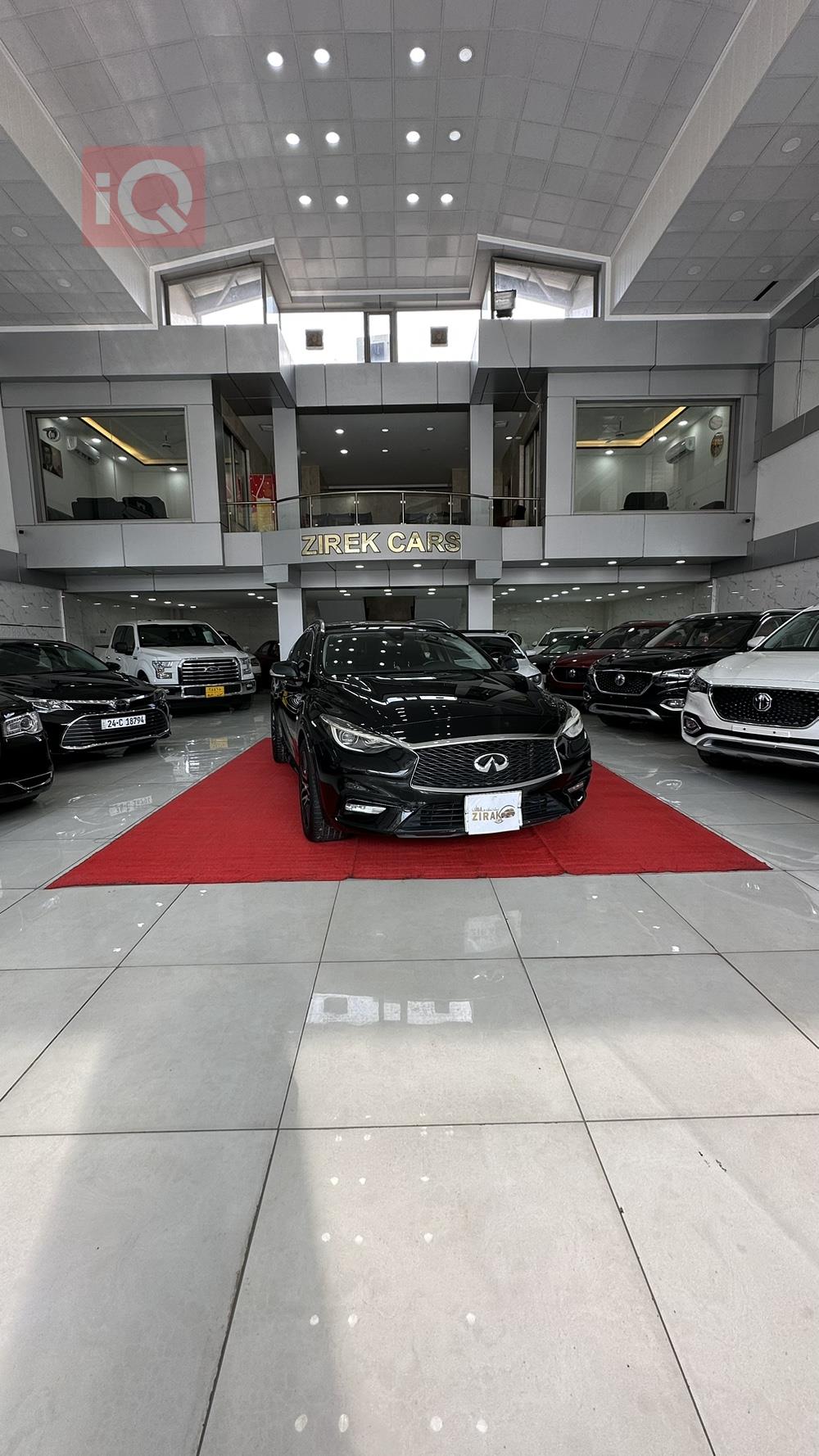 Infiniti Q30